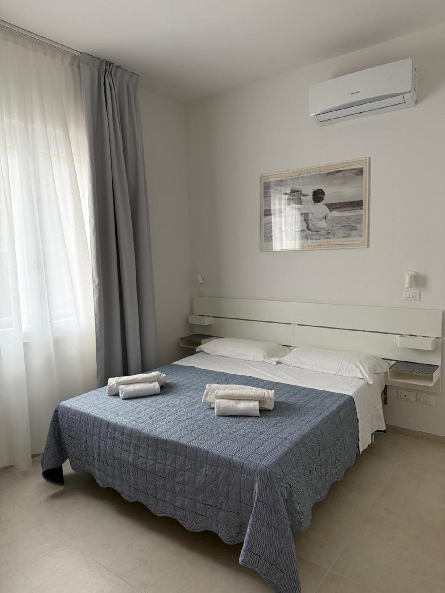 Hotel Pigalle Римини Екстериор снимка